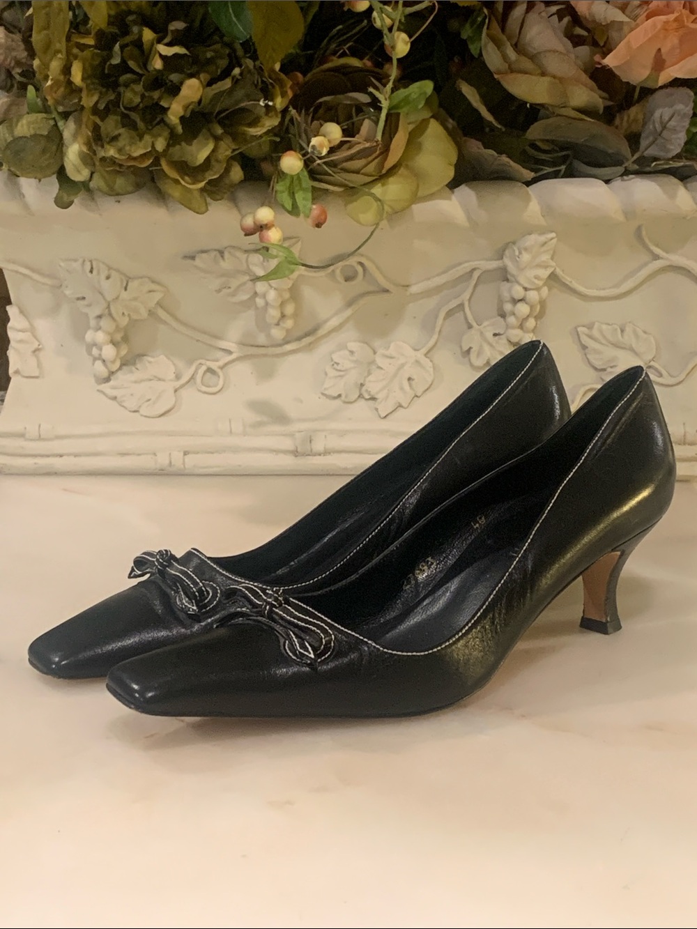 L.K. Bennett black leather pumps Size 40 C
